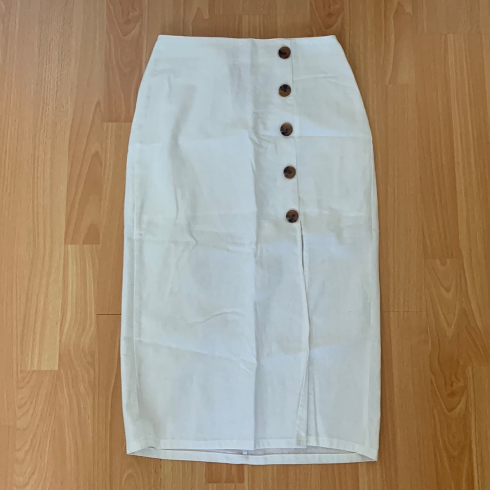 Linen skirt with side slit